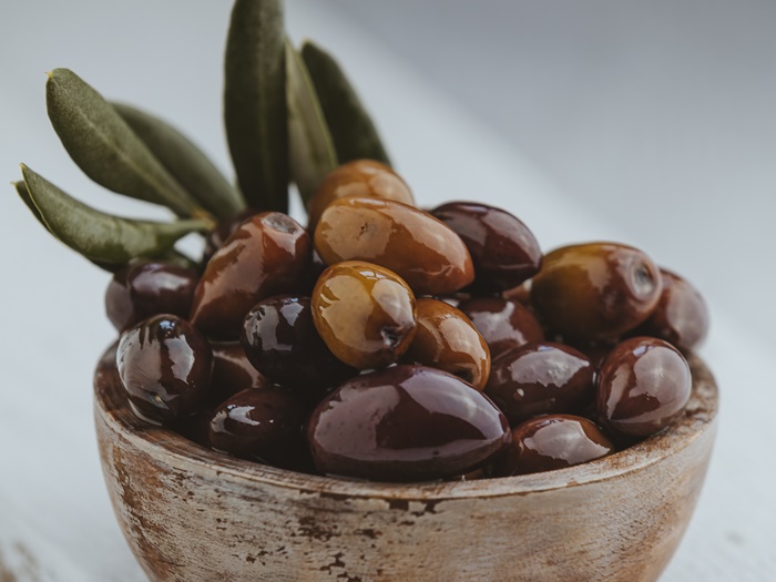 Ungefärbte / ungeschwärzte Kalamon schwarze Oliven online kaufen aus Griechenland