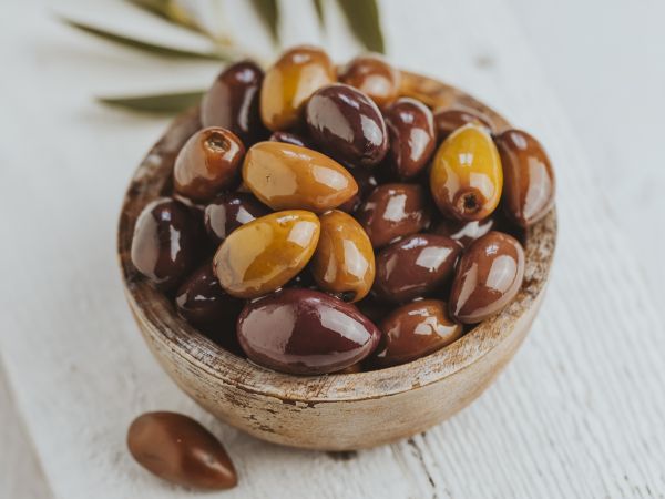 Ungefärbte Bio Oliven aus Griechenland online kaufen Sorte Kalamon, nicht geschwärzt
